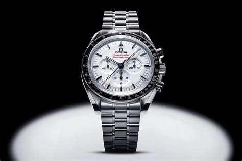 omega white Speedmaster 2024